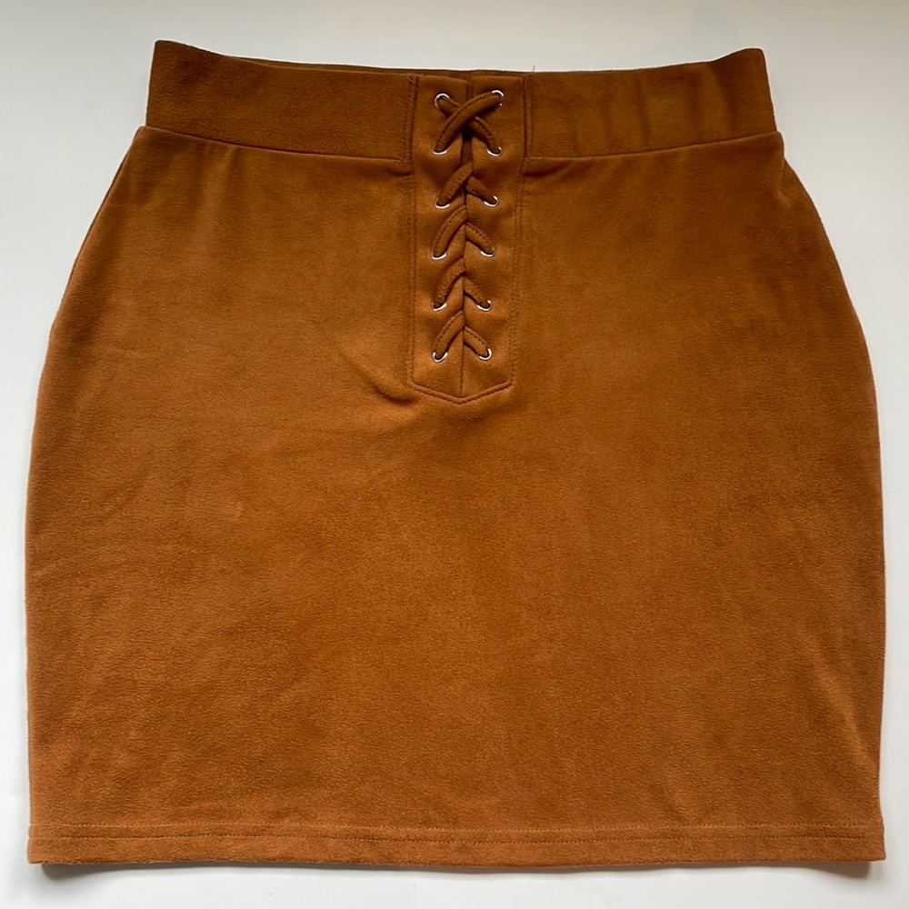 Forever 21 stretch faux suede lace up front pull on skirt, size medium